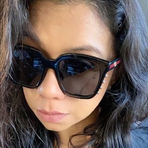 Meet your Posher, Xenia